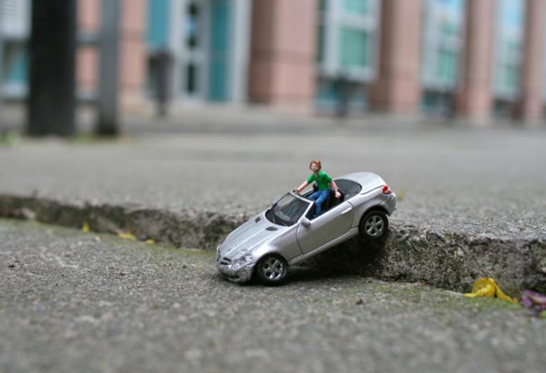 30-Best-Miniature-Street-Art-By-Slinkachu25.jpg