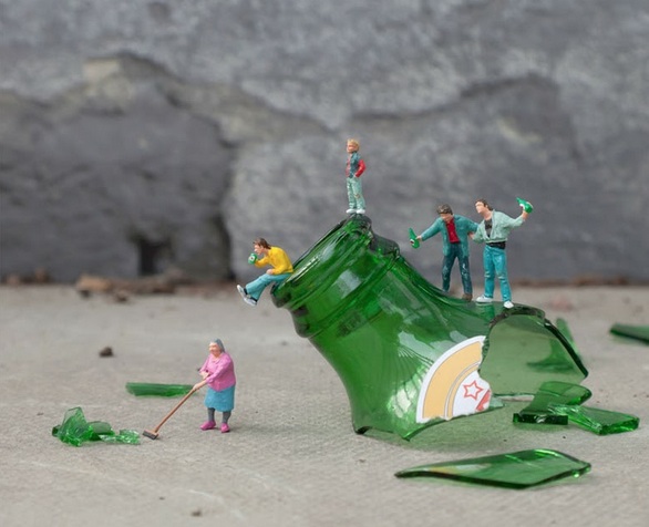 30-Best-Miniature-Street-Art-By-Slinkachu24.jpg